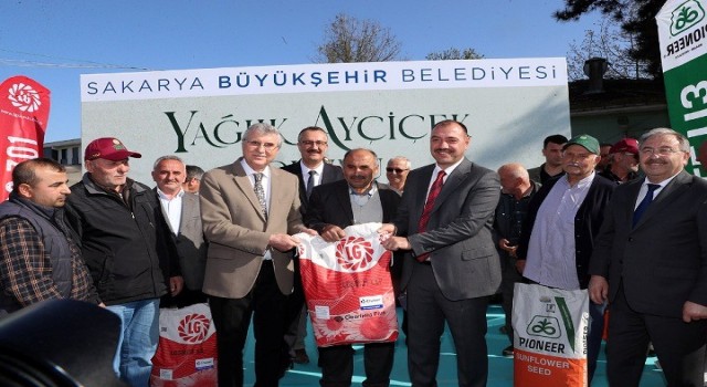 Marketlerde stoku yapılan ürünün tohumu çiftçilere dağıtıldı