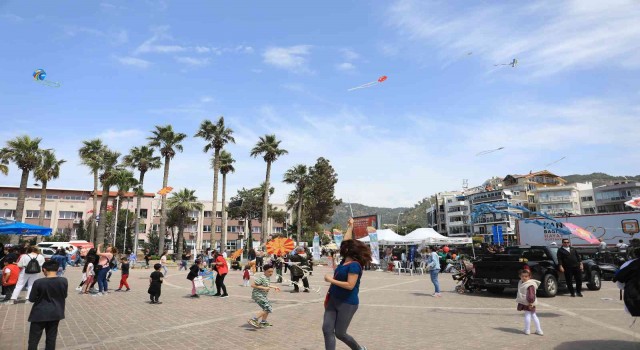 Marmariste 23 Nisan coşkusu Uçurtma Şenliği ile başladı