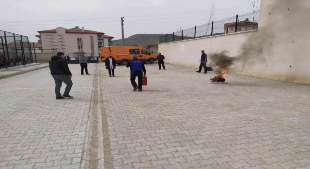 Maver Kemal Arsoy Ortaokulunda yangın ve deprem tatbikatı