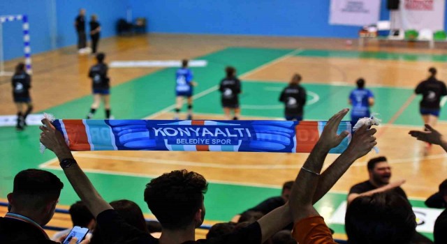 Mavi Kelebekler zirve yarışını sürdürüyor