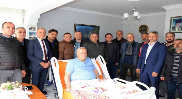 Mazbatalarını alıp saldırıya uğrayan Başkan Azmanı ziyaret etti