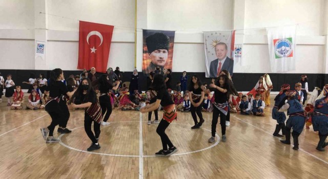 Melikgazide halk oyunları kursu ile yöresel kültür yaşatılıyor