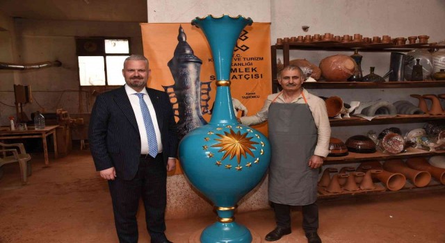 Menemenden Cumhurbaşkanlığına dev vazo: 1 ayda bitirildi