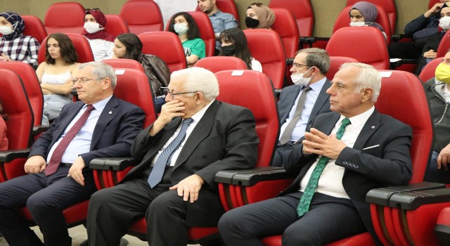 Menevşe: Vizesiz seyahat imkanı sağlanmalı