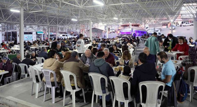 Menteşe Belediyesi iftar sofrasına yoğun ilgi