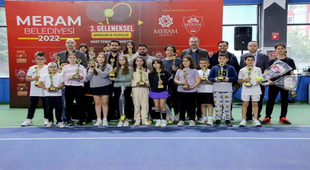 Meramda şampiyon raketler kupalarını aldı