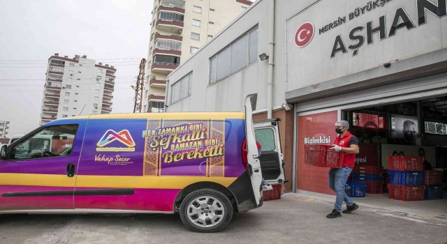 Mersin Büyükşehir Belediyesince 200 bin iftar yemeği dağıtıldı