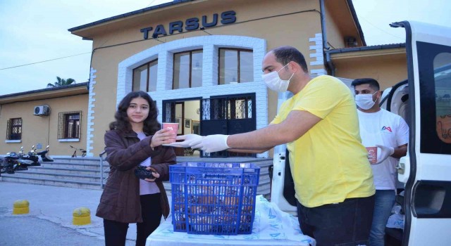 Mersin Otogarında yolcular iftarlarını sıcak çorbayla açıyor