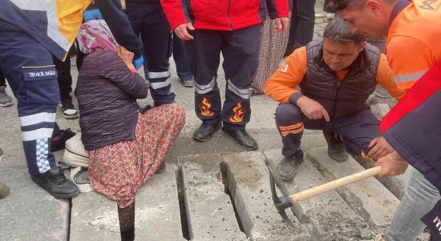 Mersinde görünmez kaza... Kalabalık merakla kurtarma çalışmasını izledi