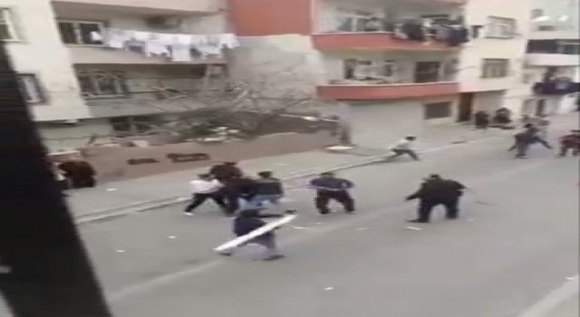 Mersinde taşlı sopalı kavga