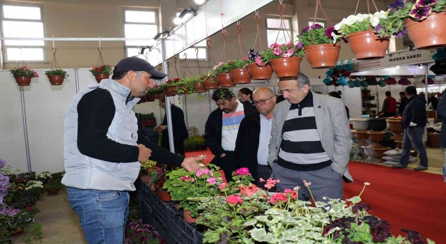 Mesir Çiçek Fuarı kapılarını açtı
