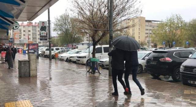 Meteoroloji uyarmıştı, Iğdırda Nisan yağmurları başladı