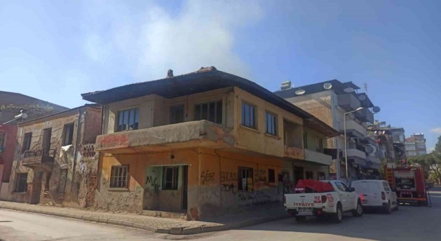 Metruk evde çıkan yangın korkuttu