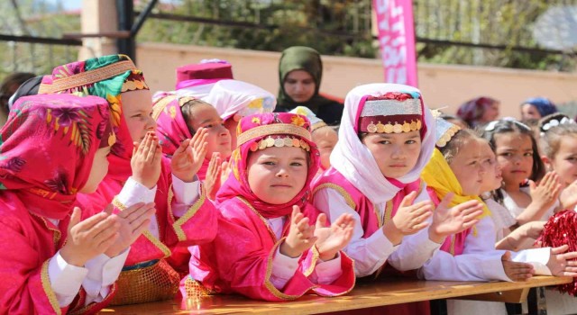 Mezitlide 23 Nisan coşkusu Tepeköyde başladı