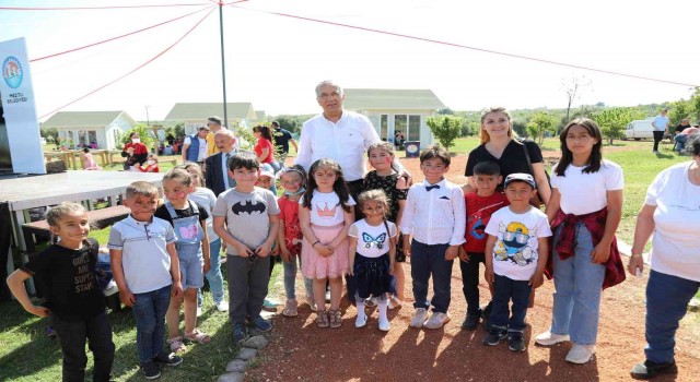 Mezitlide çocuklar bayramı Mutlu Yaşam Köyünde kutladı