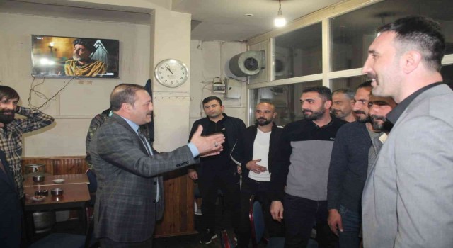 MHP il Başkanı Karataş iftar sonrası Şükrü Paşada esnaf ve vatandaşlarla bir araya geldi