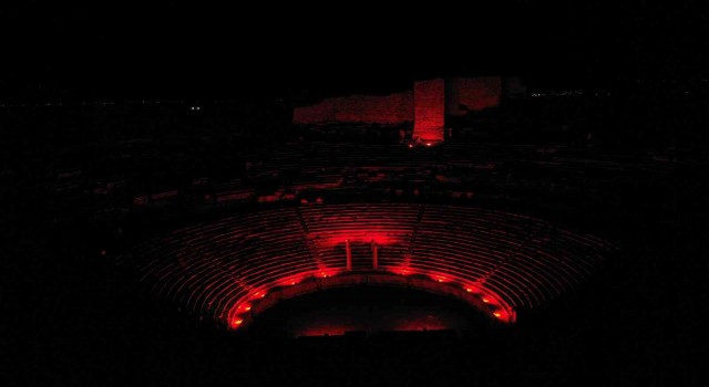 Milet Antik Kenti, kırmızıya boyandı