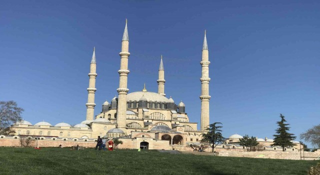 Mimar Sinanın şaheseri Selimiyenin silueti bozuldu