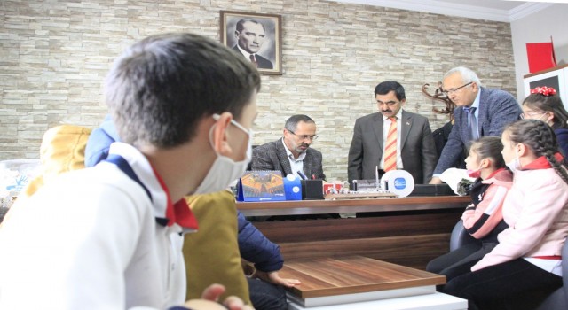 Minik ellerden anlamı büyük yardım