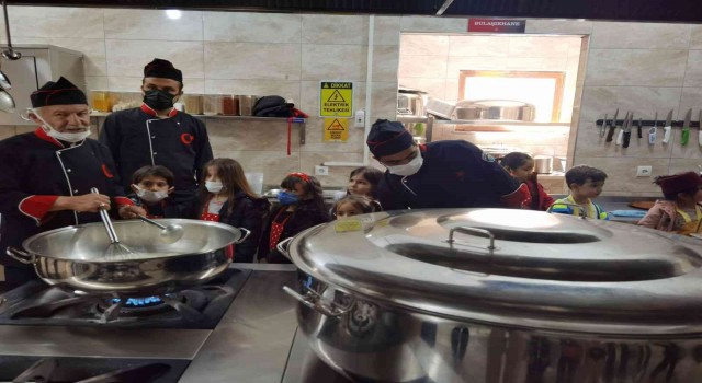 Minik kalplerden büyük destek