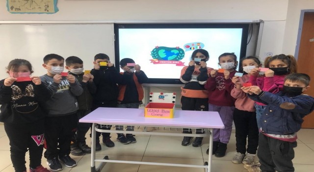 Minik öğrenciler yabancı dili yurtdışındaki arkadaşlarıyla birlikte öğreniyor