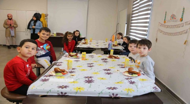 Minikler iftar sofrasında buluştu