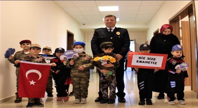 Minikler Polis Haftasını kutladı