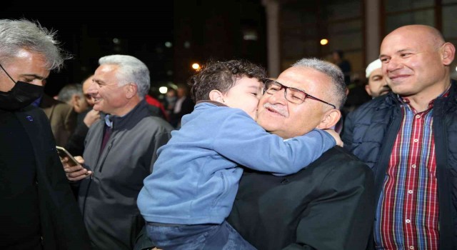 Miniklerden Başkan Büyükkılıça sevgi