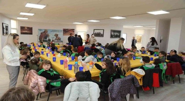 Miniklere tohumdan fide yetiştirme eğitimi verildi
