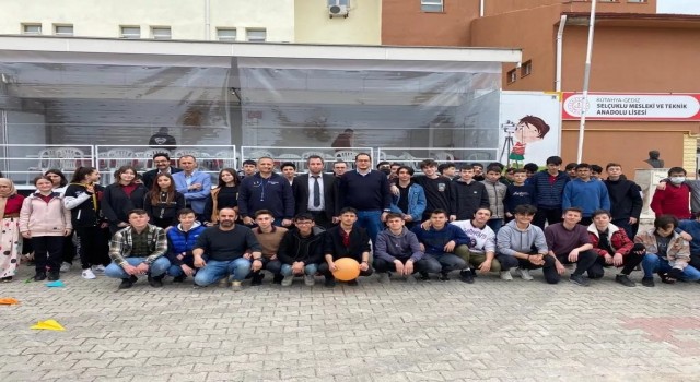 Motivasyon Tırı Gedizde öğrencilerle buluştu