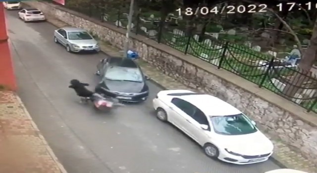 Motosiklet ile otomobil kafa kafaya çarpıştı: 1 yaralı