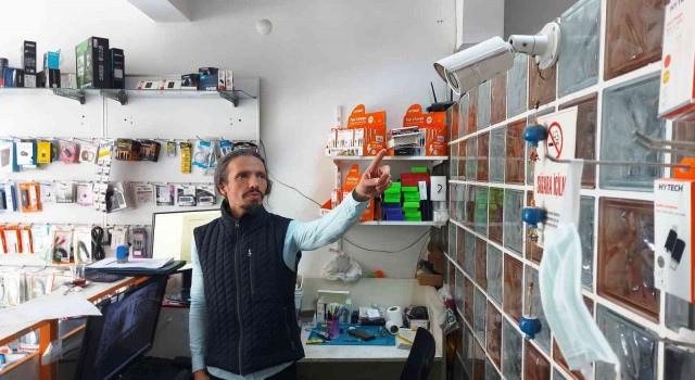 Motosikletin sesini dinleyeceğim dedi, üzerine binip gitti