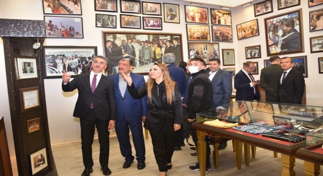 MTÜde Özalı anma töreni düzenlendi
