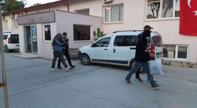 Muğlada göçmen kaçakçısı 2 kişi tutuklandı