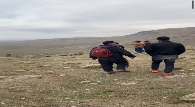 Muradiyede 10 düzensiz göçmen yakalandı