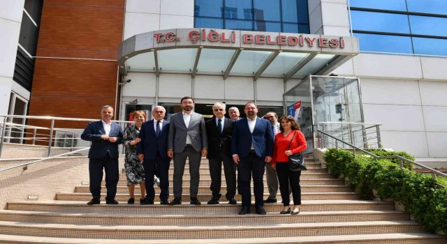 Murat Karayalçından Çiğli Belediyesine bayram ziyareti