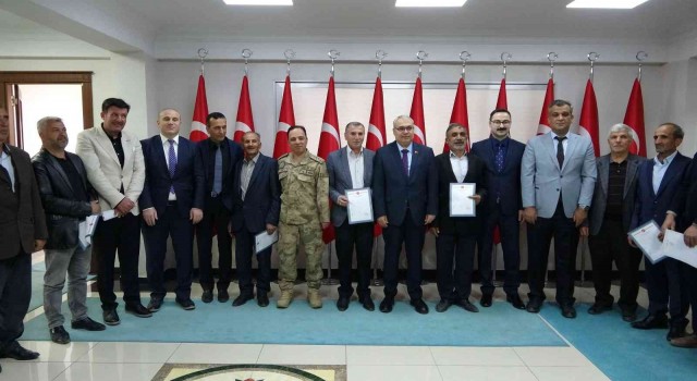 Muşta kadastro sorunu çözülen Kayalısu köyü sakinleri tapularına kavuştu