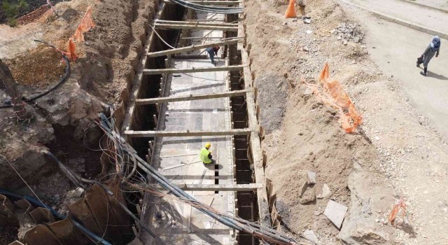 Mustafakemalpaşada alt yapı çalışmaları devam ediyor