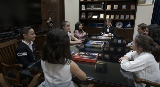 Mustafakemalpaşada tüm yetki çocuklara geçti