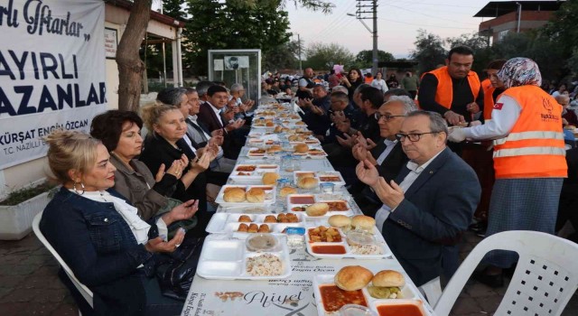 Nazilli Belediyesi iftar sofraları kurmaya devam ediyor