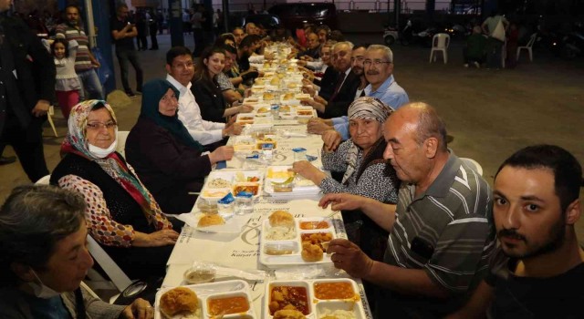 Nazillide 10 binlerce kişi aynı sofrada buluşuyor