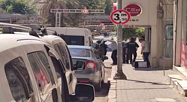 Nazillide şüpheli paket fünye ile patlatıldı