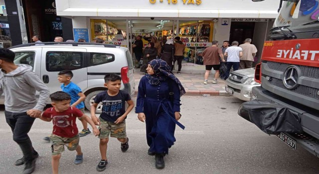 Ne yangın ne duman onları alışverişten vazgeçiremedi