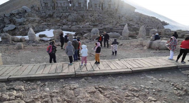 Nemrut Dağında turizm sezonu açıldı