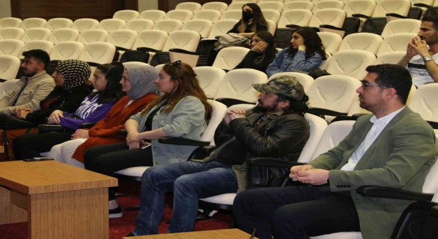 NEVÜde ‘NİÇİN konulu konferans düzenlendi
