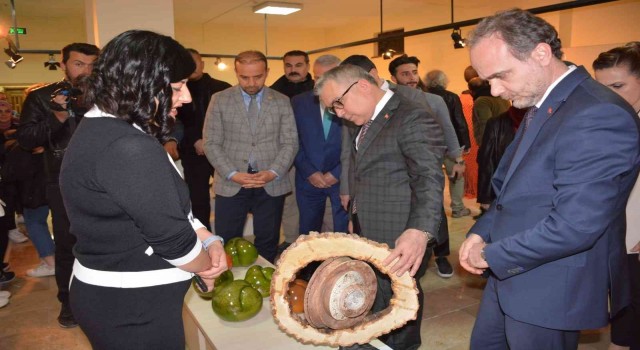 Niğdede 30 Yıla 30 Eser sergisi açıldı