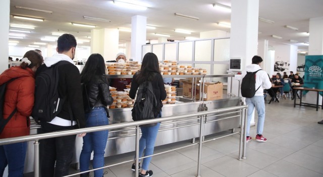 Nilüfer Belediyesinden öğrencilere iftar yemeği