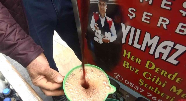 Nisan ayında Diyarbakırdaki soğuk hava meyan kökü şerbeti satışlarını etkiledi