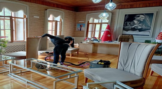 O fotoğraf karesi temizlik sonrası yerine konuldu