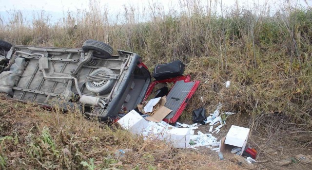 Ödemişte minibüs devrildi: 11 yaralı